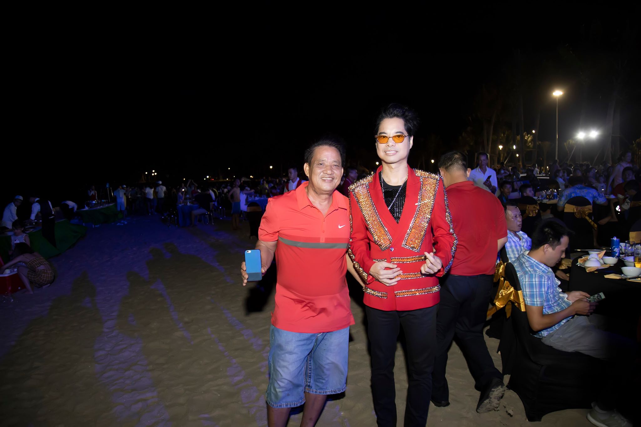 Chụp ảnh bãi biển Đồi Rồng cùng sự góp mặt của danh ca Bolero Ngọc Sơn 3