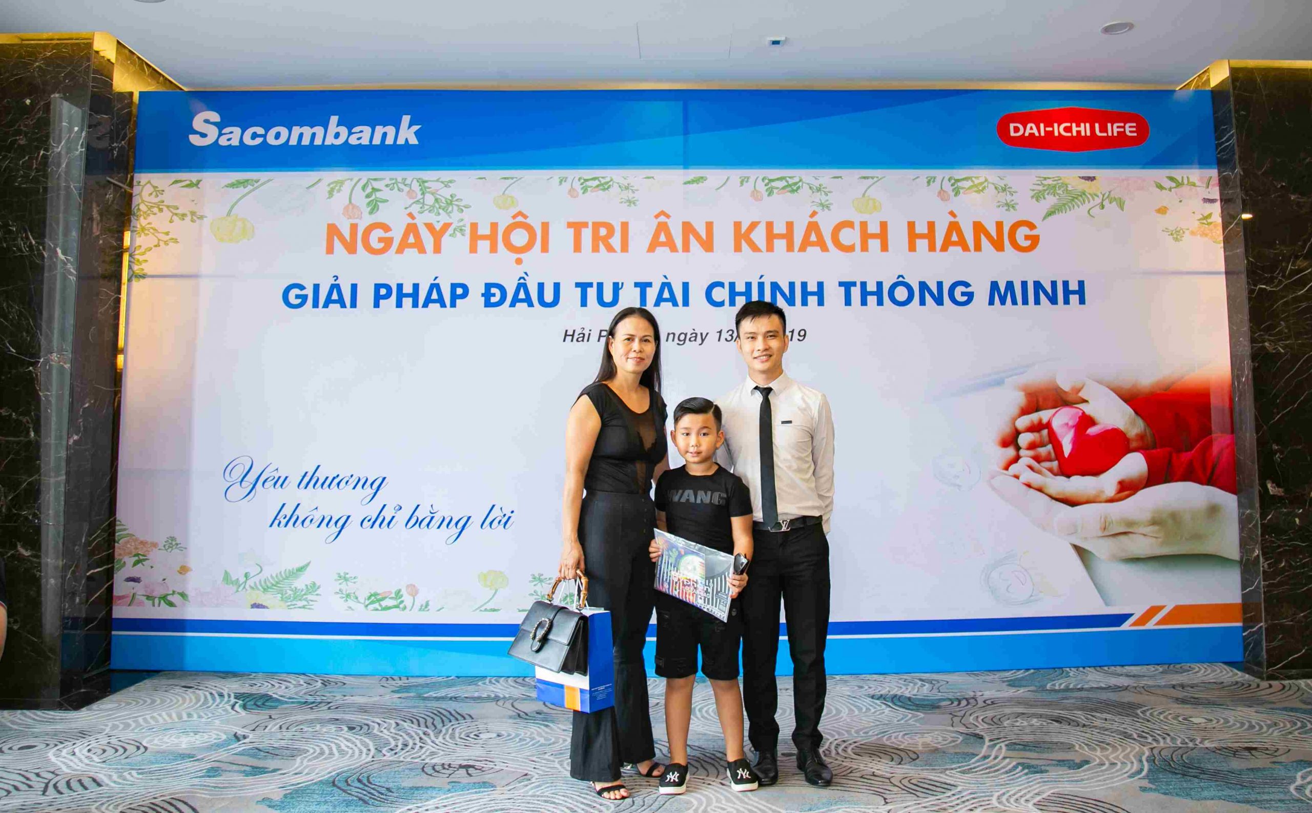Chụp ảnh hội nghị tri ân khách hàng Sacombank Hải Phòng