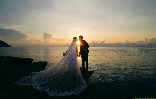 Mãn nhãn với 5 kiểu tạo dáng chụp ảnh cưới ở biển