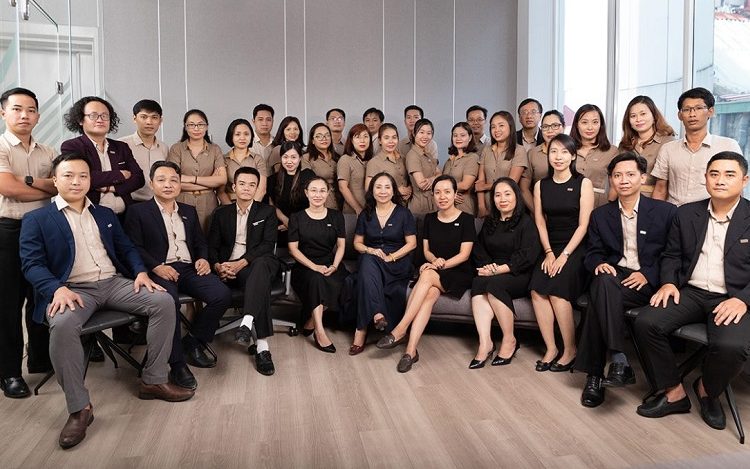 Gia-thanh-chup-anh-gioi-thieu-cong-ty